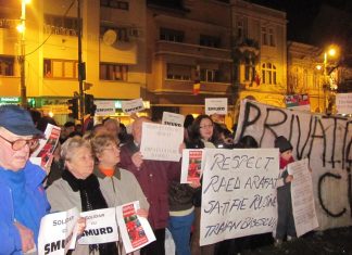 Davidescu ii sanctioneaza pe initiatorii de pe „Facebook“ ai protestului!